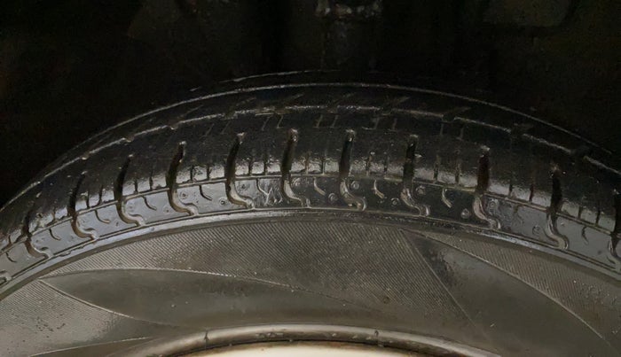 2017 Renault Kwid RXT 1.0 AMT (O), Petrol, Automatic, 59,126 km, Right Front Tyre Tread