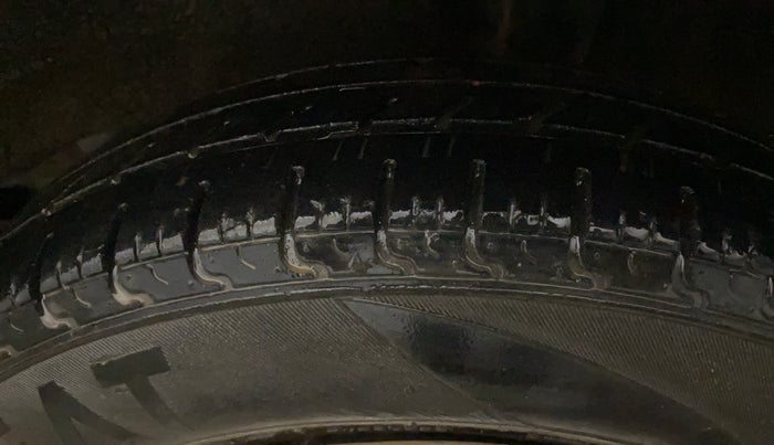 2017 Renault Kwid RXT 1.0 AMT (O), Petrol, Automatic, 59,126 km, Left Rear Tyre Tread