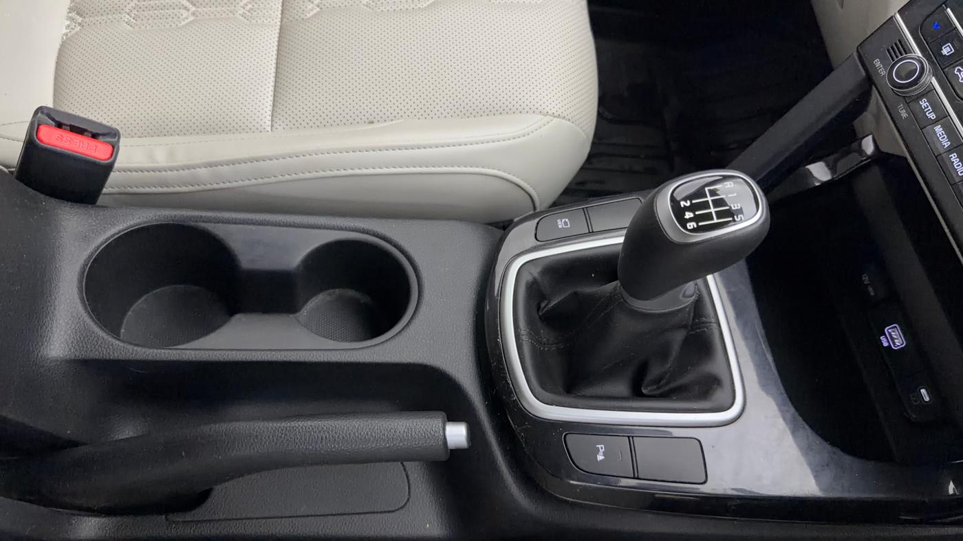 2024 KIA SELTOS  HTX 1.5 PETROL MT, Petrol, Manual, 34,050 km, Gear Lever