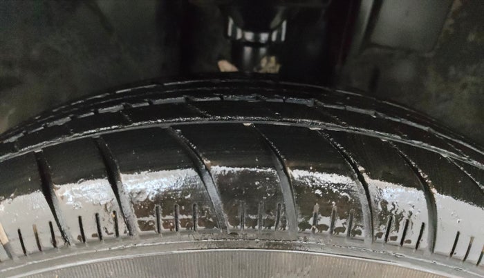 2015 Renault Kwid RXL, Petrol, Manual, 38,247 km, Right Front Tyre Tread