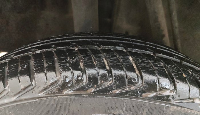 2015 Renault Kwid RXL, Petrol, Manual, 38,247 km, Right Rear Tyre Tread