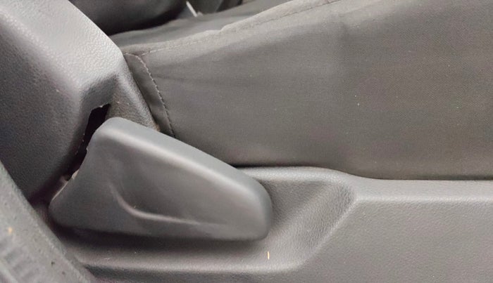 2015 Renault Kwid RXL, Petrol, Manual, 38,247 km, Driver Side Adjustment Panel