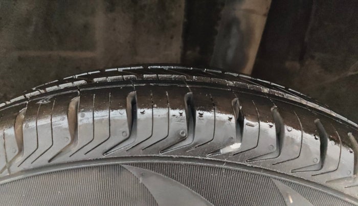 2015 Renault Kwid RXL, Petrol, Manual, 38,247 km, Left Rear Tyre Tread