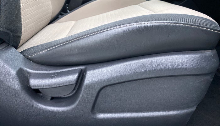 2016 Hyundai Elite i20 MAGNA 1.2, Petrol, Manual, 36,669 km, Driver Side Adjustment Panel