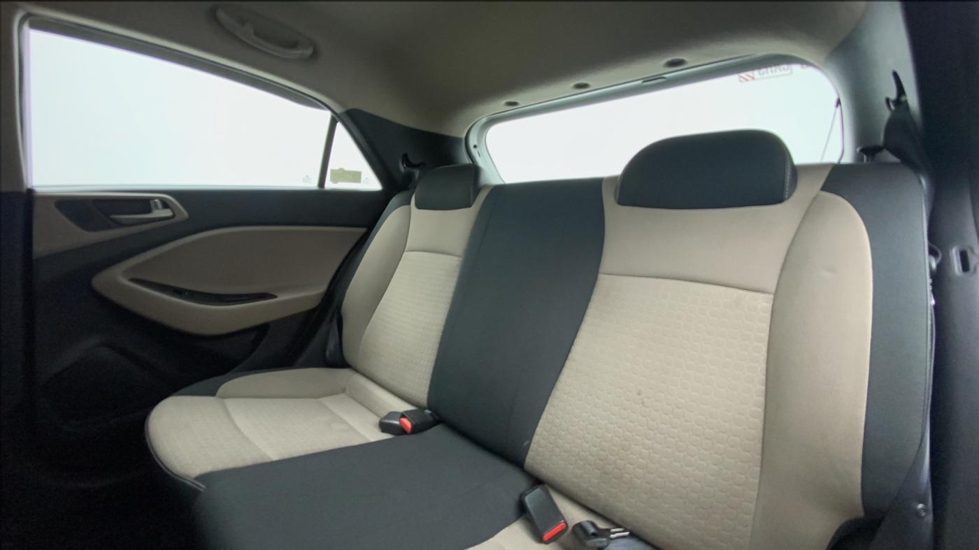 2016 Hyundai Elite i20 MAGNA 1.2, Petrol, Manual, 36,669 km, Right Side Rear Door Cabin