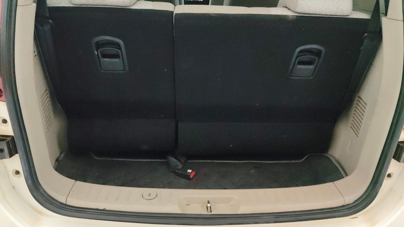 2019 Mahindra MARAZZO M2 7STR, Diesel, Manual, 80,816 km, Boot Inside