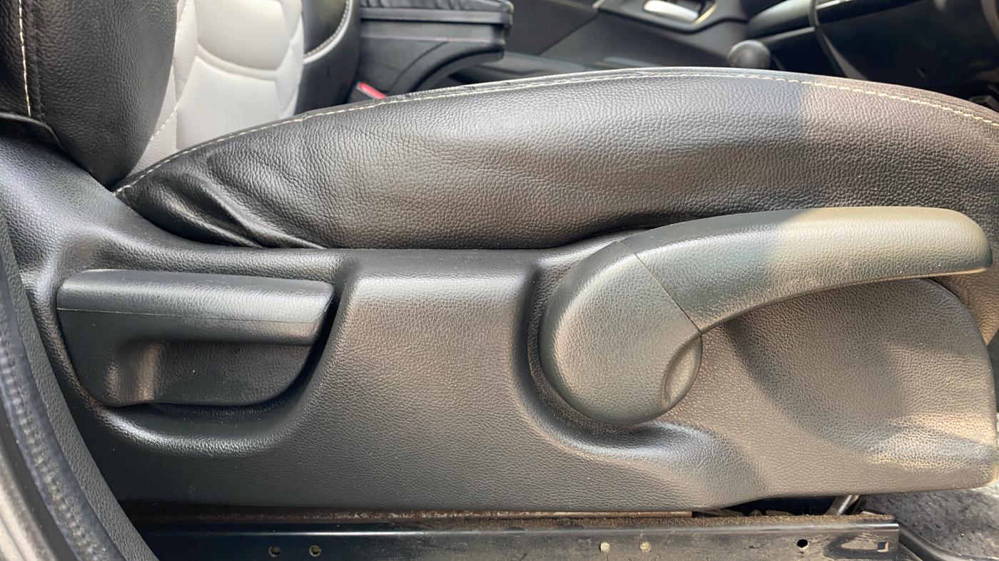 2015 Honda Jazz 1.5L I-DTEC VX, Diesel, Manual, 81,975 km, Driver Side Adjustment Panel