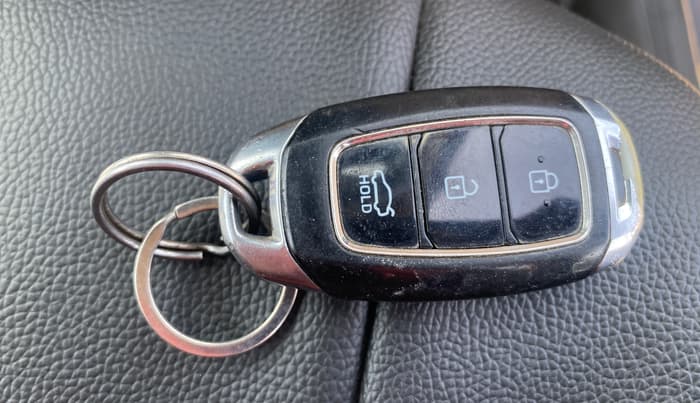 2017 Hyundai Verna 1.6 VTVT SX (O) AT, Petrol, Automatic, 1,07,501 km, Key Close Up