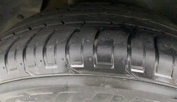 2016 Hyundai Creta SX PLUS AT 1.6 DIESEL, Diesel, Automatic, 66,164 km, Right Rear Tyre Tread