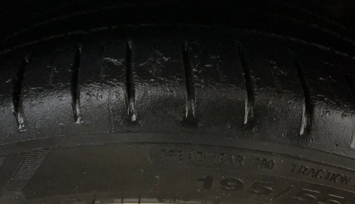 2020 Ford New Figo TITANIUM 1.2 PETROL MT, Petrol, Manual, 28,854 km, Right Front Tyre Tread