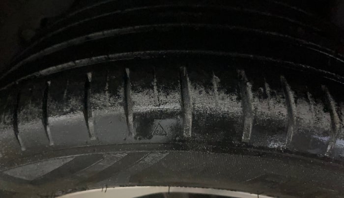 2020 Ford New Figo TITANIUM 1.2 PETROL MT, Petrol, Manual, 28,854 km, Left Rear Tyre Tread