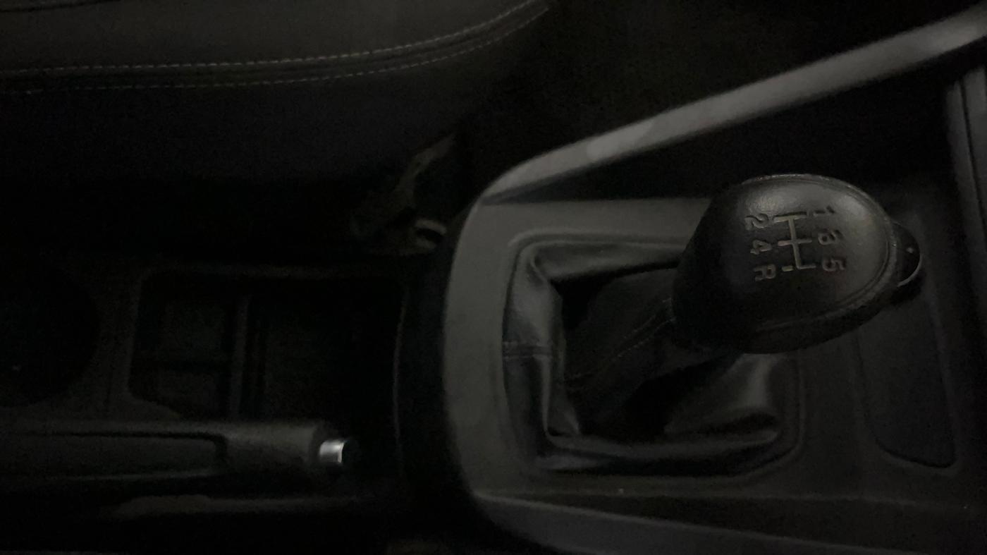 2020 Ford New Figo TITANIUM 1.2 PETROL MT, Petrol, Manual, 28,854 km, Gear Lever