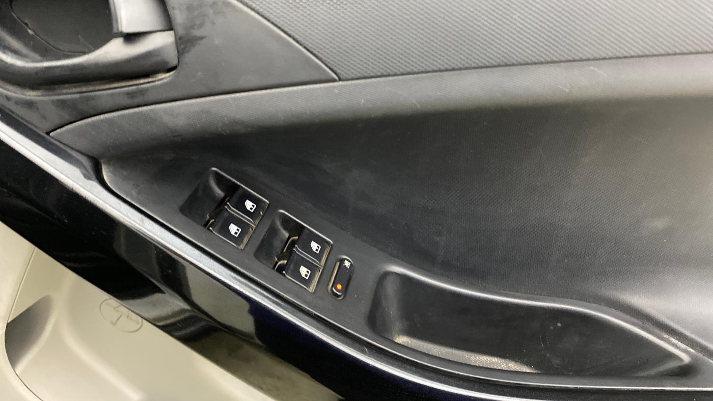 2018 Tata NEXON XT PETROL, Petrol, Manual, 62,008 km, Driver Side Door Panels Control