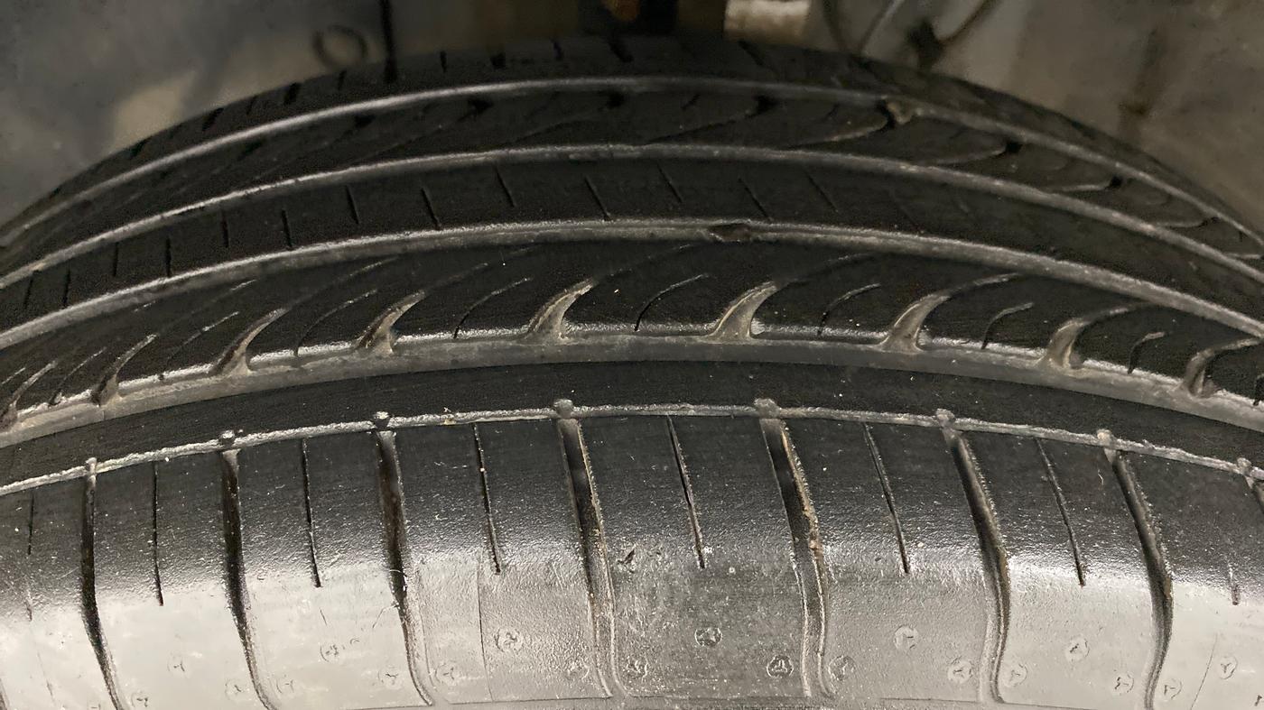 2020 Hyundai VENUE S MT 1.2 KAPPA, Petrol, Manual, 8,954 km, Left Front Tyre Tread