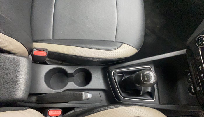 2017 Hyundai Elite i20 ASTA 1.2, Petrol, Manual, 65,290 km, Gear Lever