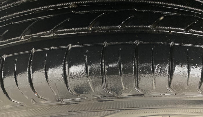 2022 Renault TRIBER RXT, Petrol, Manual, 1,02,061 km, Right Rear Tyre Tread