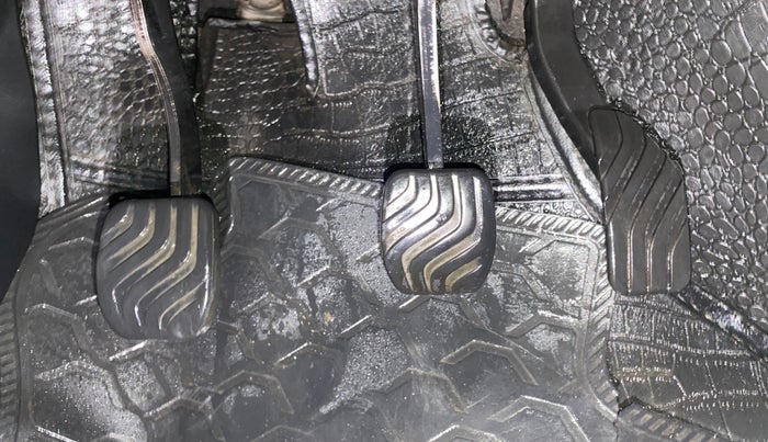 2022 Renault TRIBER RXT, Petrol, Manual, 1,02,061 km, Pedals