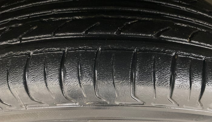 2022 Renault TRIBER RXT, Petrol, Manual, 1,02,061 km, Left Front Tyre Tread