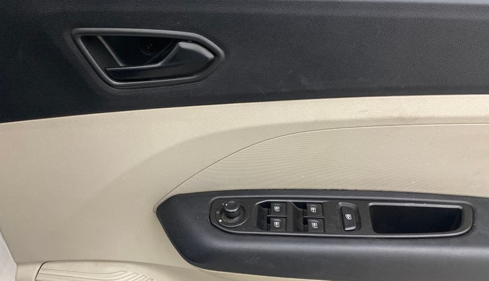 2022 Renault TRIBER RXT, Petrol, Manual, 1,02,061 km, Driver Side Door Panels Control