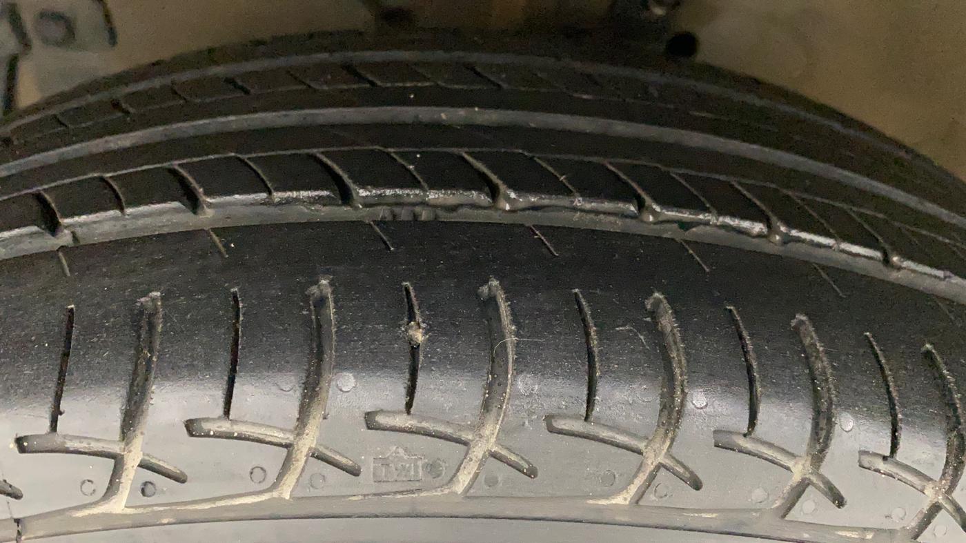 2013 Maruti Swift Dzire ZXI, Petrol, Manual, 61,554 km, Left Front Tyre Tread