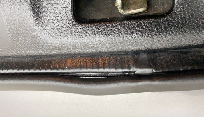 2013 Maruti Swift Dzire ZXI, Petrol, Manual, 61,554 km, Dicky (Boot door) - Weather strip has minor damage