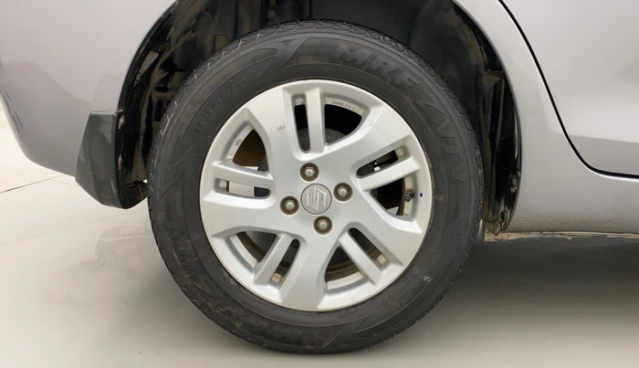 2013 Maruti Swift Dzire ZXI, Petrol, Manual, 61,554 km, Right Rear Wheel