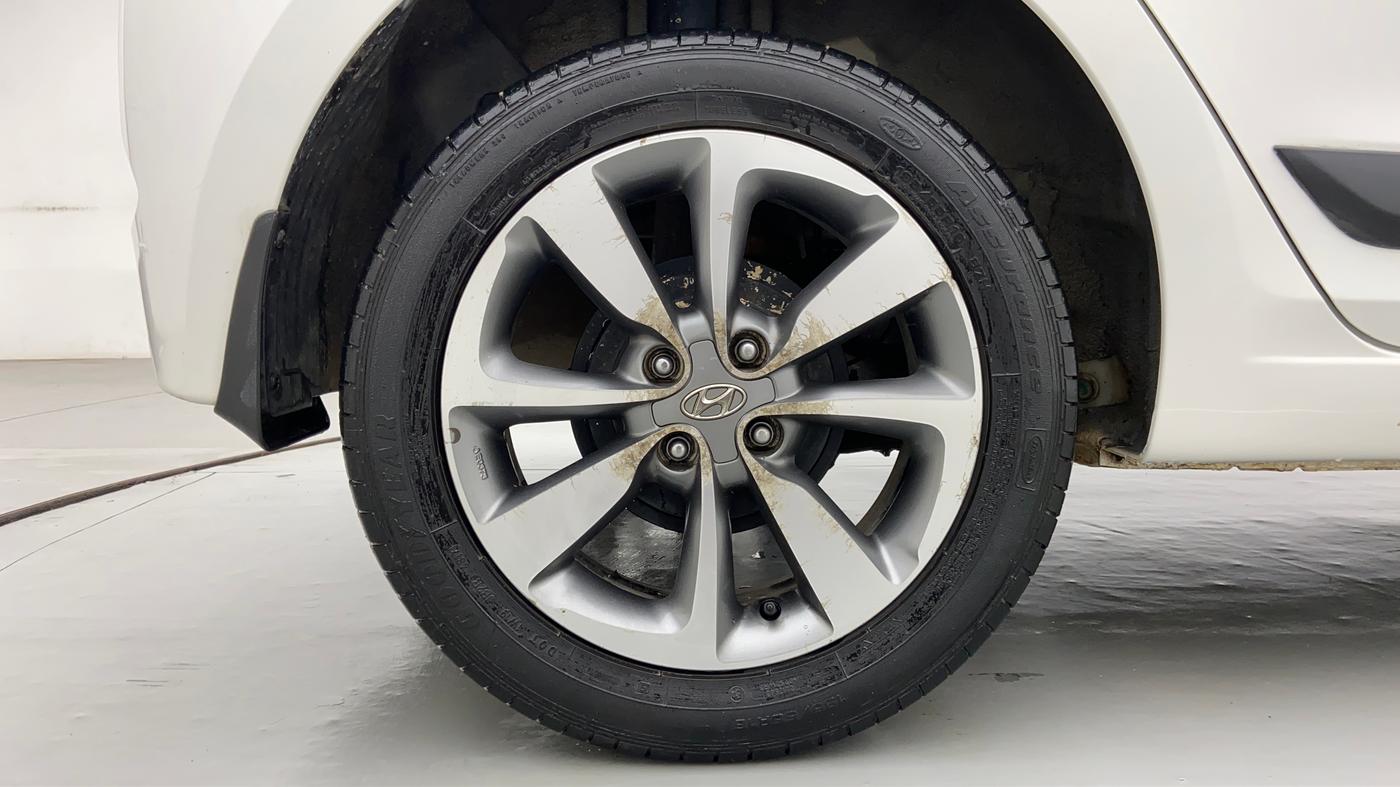 2015 Hyundai Elite i20 SPORTZ (O) 1.4, Diesel, Manual, 31,156 km, Right Rear Wheel