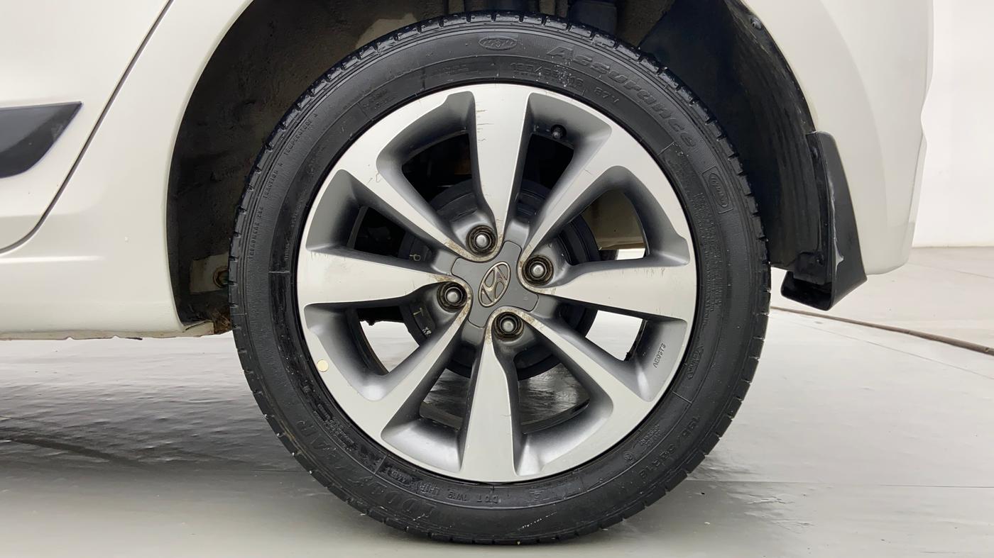 2015 Hyundai Elite i20 SPORTZ (O) 1.4, Diesel, Manual, 31,156 km, Left Rear Wheel