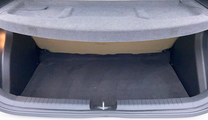 2015 Hyundai Elite i20 SPORTZ (O) 1.4, Diesel, Manual, 31,156 km, Boot Inside View
