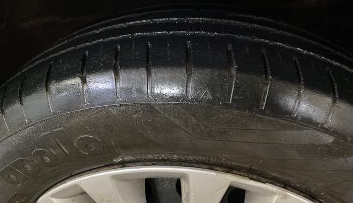2016 Maruti Ciaz VXI+, Petrol, Manual, 1,10,428 km, Right Front Tyre Tread