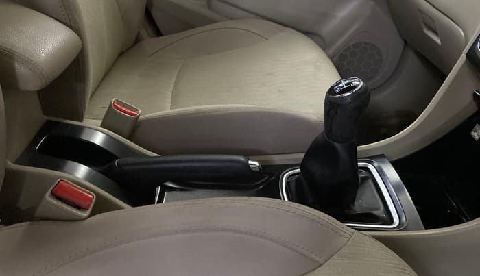 2016 Maruti Ciaz VXI+, Petrol, Manual, 1,10,428 km, Gear Lever