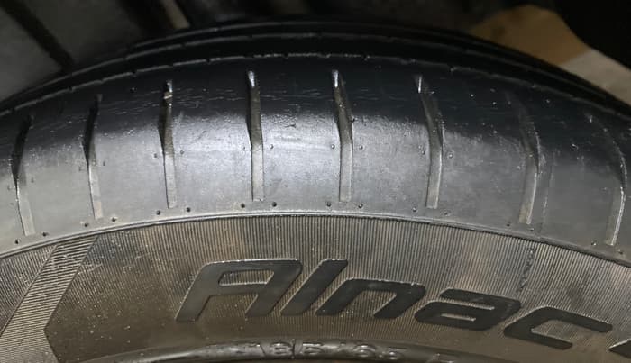 2016 Maruti Ciaz VXI+, Petrol, Manual, 1,10,428 km, Left Rear Tyre Tread