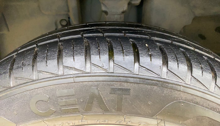 2021 Renault Kwid RXT 1.0 AMT (O), Petrol, Automatic, 26,935 km, Left Front Tyre Tread