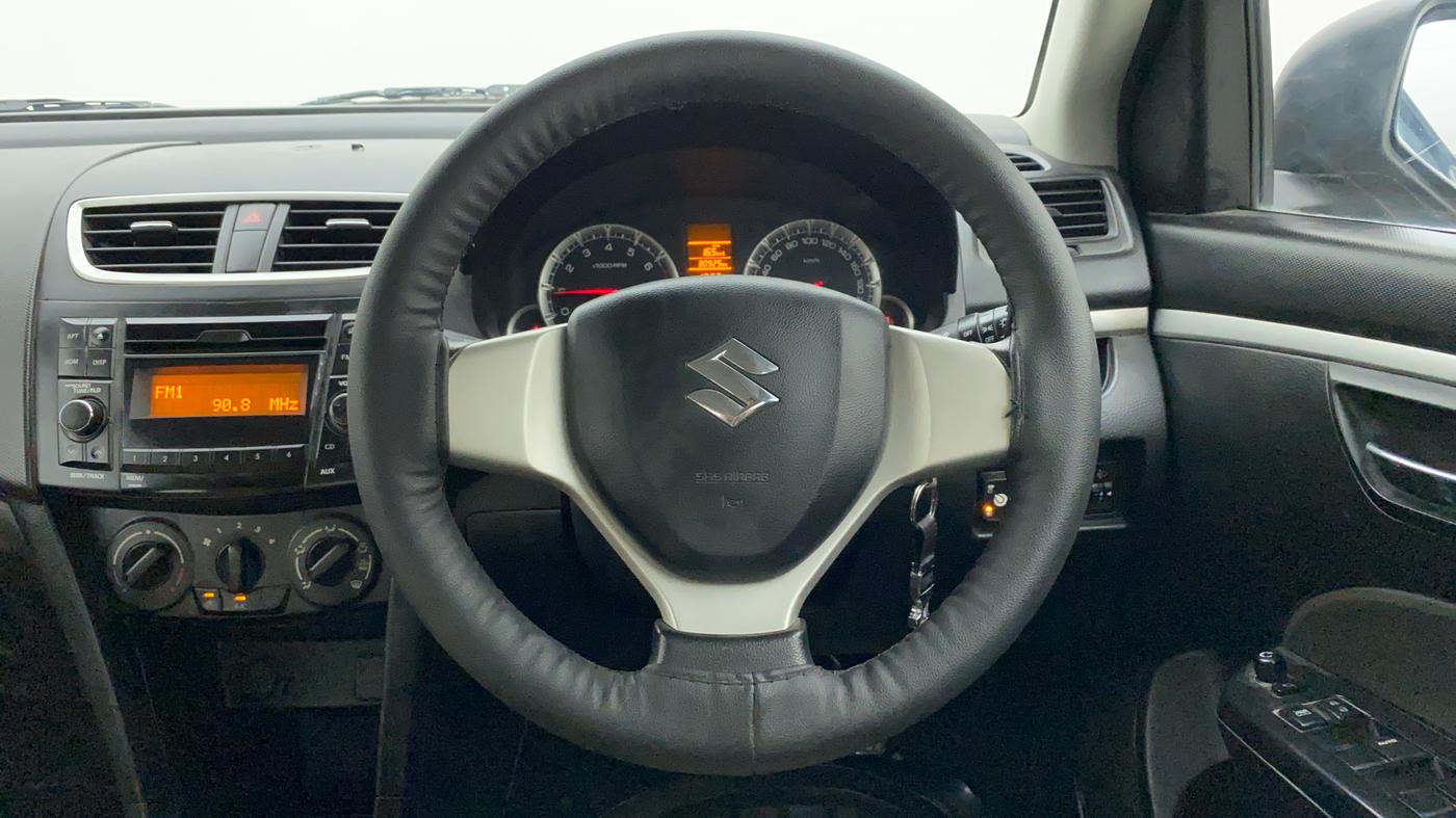 2016 Maruti Swift VXI O, CNG, Manual, 30,925 km, Steering Wheel Close Up