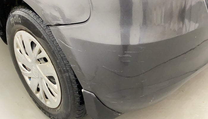 2016 Maruti Swift VXI O, CNG, Manual, 30,925 km, Rear bumper - Minor scratches