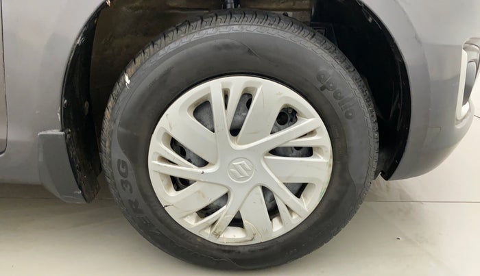 2016 Maruti Swift VXI O, CNG, Manual, 30,925 km, Right Front Wheel