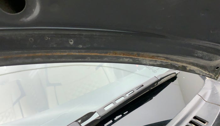 2016 Maruti Swift VXI O, CNG, Manual, 30,925 km, Bonnet (hood) - Slight discolouration