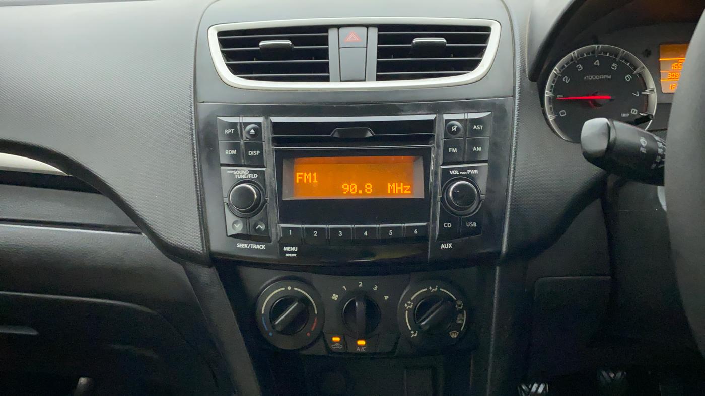 2016 Maruti Swift VXI O, CNG, Manual, 30,925 km, Air Conditioner
