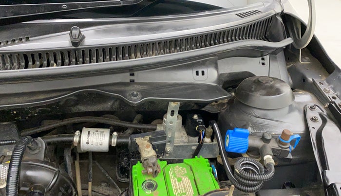 2016 Maruti Swift VXI O, CNG, Manual, 30,925 km, Bonnet (hood) - Cowl vent panel has minor damage