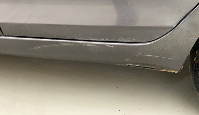 2016 Maruti Swift VXI O, CNG, Manual, 30,925 km, Left running board - Minor scratches