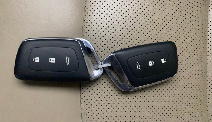 2022 MG HECTOR SHARP 1.5 PETROL CVT, Petrol, Automatic, 24,061 km, Key Close Up