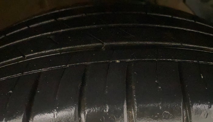 2022 MG HECTOR SHARP 1.5 PETROL CVT, Petrol, Automatic, 24,061 km, Right Front Tyre Tread