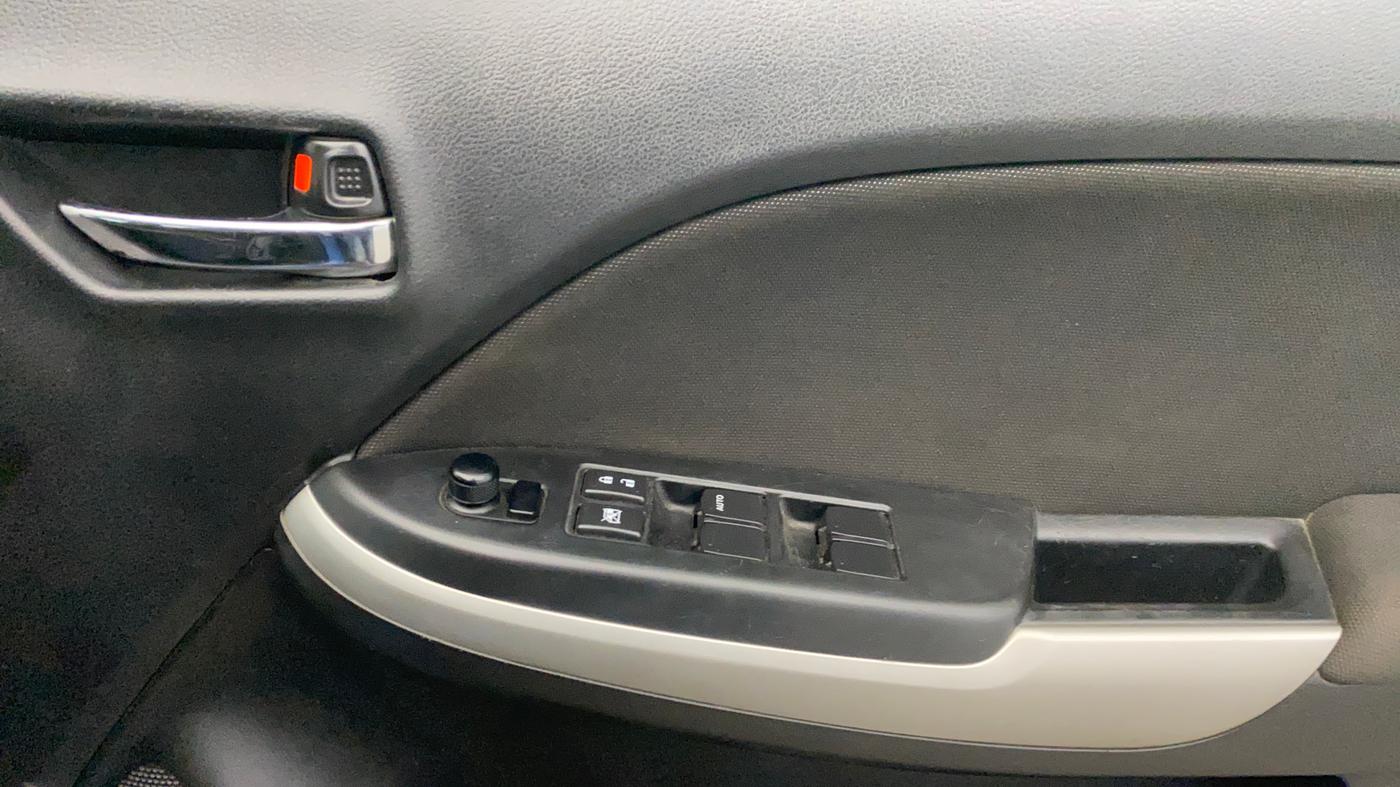2017 Maruti Baleno ALPHA DIESEL 1.3, Diesel, Manual, 1,00,831 km, Driver Side Door Panels Control