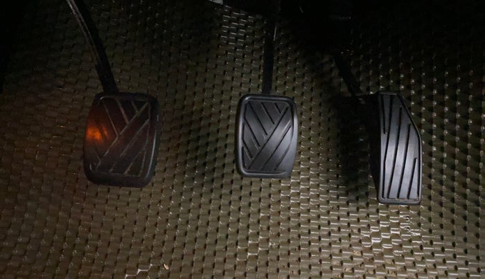 2017 Maruti Baleno ALPHA DIESEL 1.3, Diesel, Manual, 1,00,831 km, Pedals