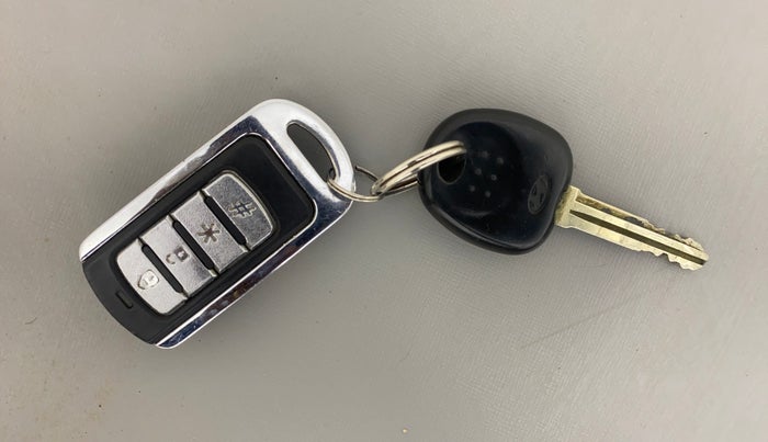 2015 Hyundai Eon ERA +, Petrol, Manual, 57,149 km, Key Close Up