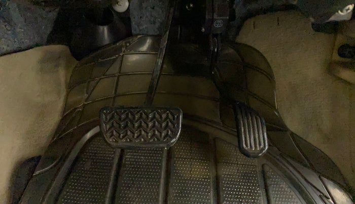 2018 Toyota YARIS G CVT, Petrol, Automatic, 76,719 km, Pedals