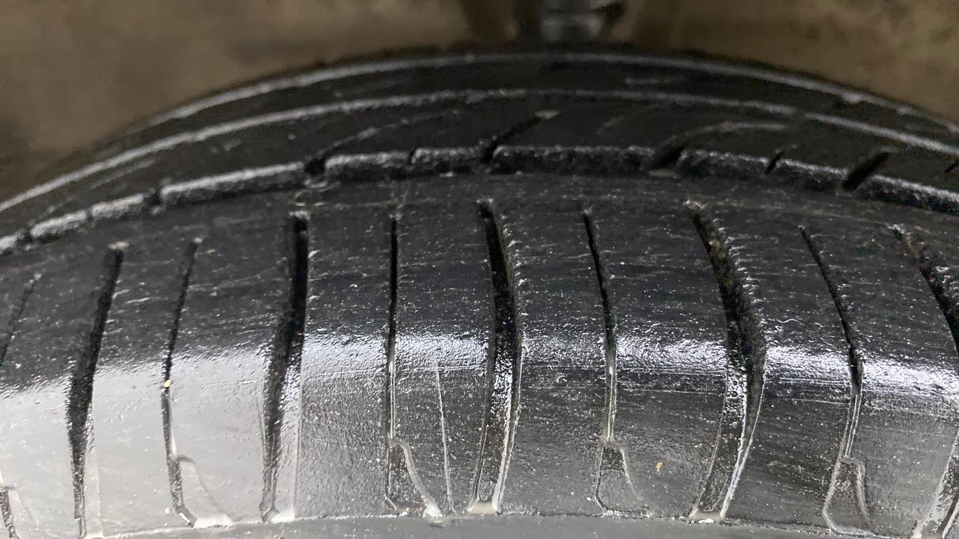 2015 Maruti Wagon R 1.0 VXI, Petrol, Manual, 56,303 km, Left Front Tyre Tread