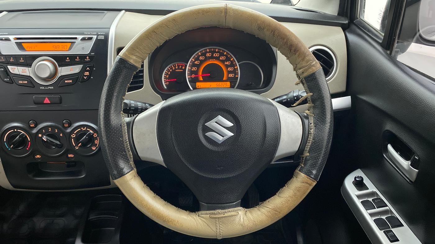 2015 Maruti Wagon R 1.0 VXI, Petrol, Manual, 56,303 km, Steering Wheel Close Up