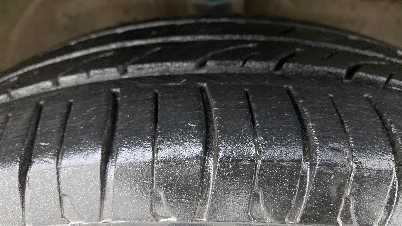 2015 Maruti Wagon R 1.0 VXI, Petrol, Manual, 56,303 km, Right Front Tyre Tread