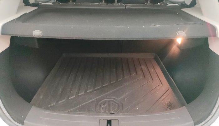 2022 MG ASTOR SHARP 1.5 MT, Petrol, Manual, 10,118 km, Boot Inside